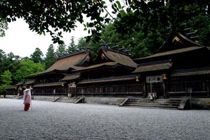 VISIT KUMANO HONGU TAISHA & OYUNOHARA Visit Kumano Hongu Taisha, one of the three Grand Shrines of