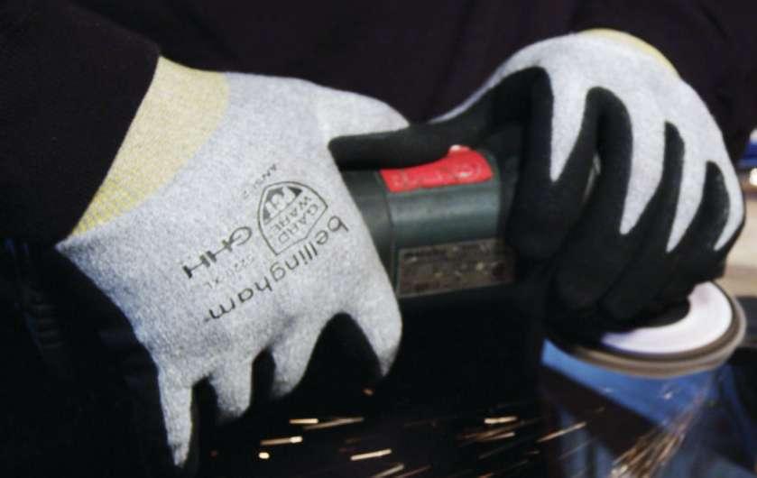 Slip Resistant Grip PCT nitrile coatings provide the best grip in dry and wet/oily conditions, outperforming the grip of standard nitrile-coated gloves by up to 40%.