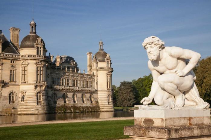With the revolution,the «Grand Château» is distroyed but not entirely.
