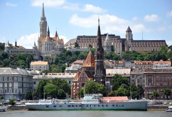 Stephen s Basilica Take a cruise down the Beautiful Blue Danube River Explore the Jewish Quarter and Great Synagogue Take the plunge at one of Budapest s famous public thermal baths Evening Dinner