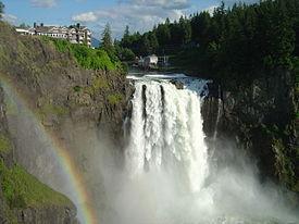 provides picturesque views of the falls, as well as tastings of Washington's award winning wines, beers and chocolate.