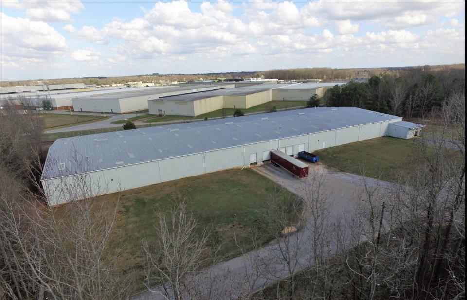 65 PSF NNN SALE PRICE: $2,275,000 Lyons Industrial Properties is pleased to offer for lease