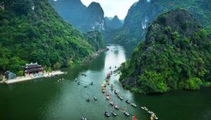 Embark on a small, hand rowed sampan, and begin your journey along green waterways. Continue to Hoa Lu, the birthplace of the Vietnamese nation.