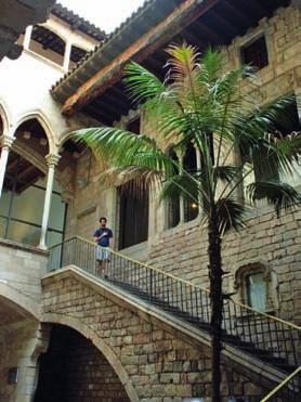 WALKING TOUR OLD CITY INCLUDING VISIT TO PICASSO MUSEUM Duration: 4hrs / Time: anytime (Except Tuesday as that s the Museum closing day) Dress code: casual, good walking shoes EUR 90 Barcelona