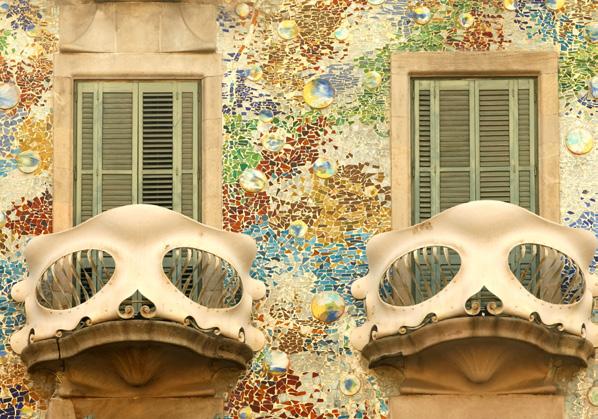 TOURS AND WALKS IN THE CITY MODERNIST TOUR You will find the biggest concentrations of modernist buildings in the city in the Eixample and Gràcia neighbourhoods.