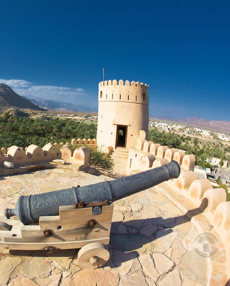 NAKHL: THE FORT AND THE TEMPTING WARM WATER SPRING Nakhl means date palm and as soon as you ascend to any height you will see why; the old town sits amid vast swathes of rich green date plantation.