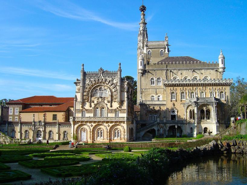 The Palace of Bussaco is a luxury hotel located in the mountain range