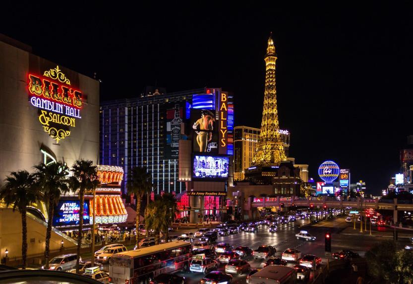 Las Vegas Las Vegas has many casinos, clubs and shows.