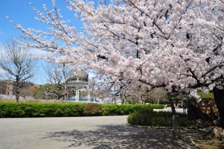 Meijo Park Meijo Park is an approximately 80-hectare comprehensive park centered around Nagoya Castle.