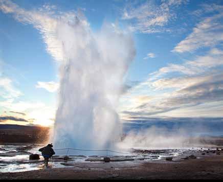 GOLDEN CIRCLE AND MAGICAL NIGHTS IMG09 DURATION 10-11 HRS ACTIVE 6-7 HRS LEVEL EASY Þingvellir, Gullfoss and Geysir Traditional tastes at local farms Fontana Spa and Northern Lights This tour
