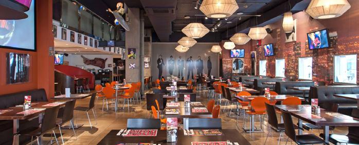 Dinner at Planet Hollywood Treat your group to a meal at Hollywood-inspired, American restaurant Planet Hollywood.