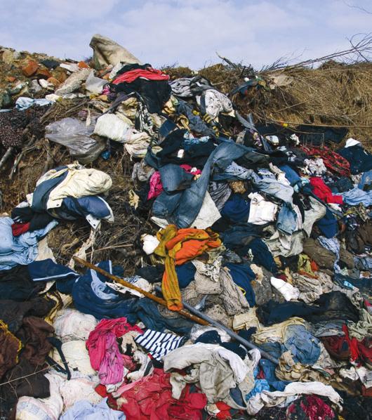 februar february 2011 okolje 56 28 Recikliranje tekstilnih odpadkov Na odlagališčih že preveč tekstilnih materilov Bojana Vončina, Marija Pintar 1 V splošnem lahko tekstilni odpadni material delimo