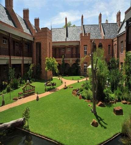 4: JOHANNESBURG FAIRCITY QUARTERMAIN HOTEL Apr 10-11 Just 2 km from Sandton City, this hotel features a courtyard with a swimming pool and an award-winning restaurant.