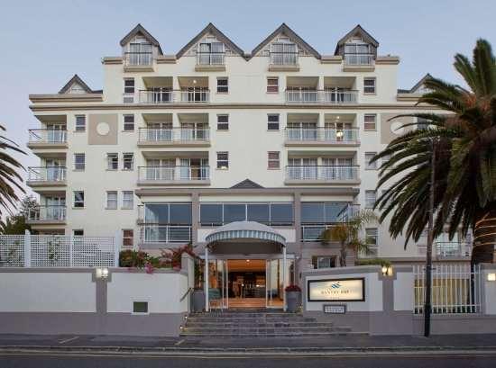 6: CAPETOWN BANTRY BAY SUITES BANTRY BAY - April 16 21 This property is 3 minutes walk from the beach and is situated between the V&A Waterfront and Camps 1: Tabletop Bay, The Mountain Bantry Car: