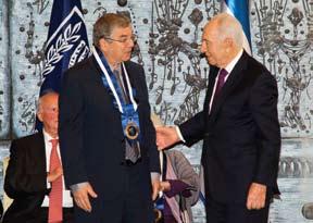 News On 30 January 2014, Avner Shalev, Chairman of the Yad Vashem Directorate, received the Presidential Medal of Distinction from Israel's President Shimon Peres in a ceremony held at the President