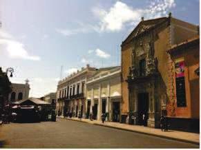 11 D10 Saturday MERIDA / CHICHEN ITZA 2h15 of route Walk through the historic center of Merida, where you will see colonial and republican buildings that are the hallmark of this city, which used to