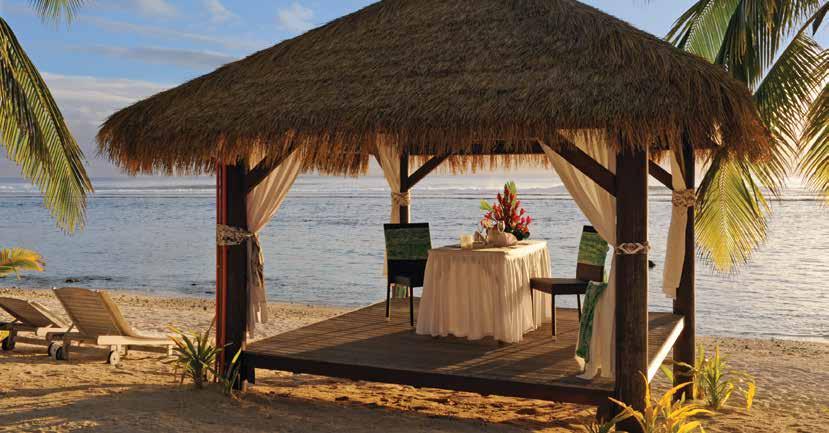 Wining & Dining Crown Beach Resort & Spa The Cook Islands is renowned for its traditional Polynesian cuisine made from the freshest seafood and local produce.
