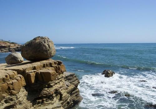 Whales can often be seen migrating up the coast from this perfect viewpoint. The area also offers beautiful hiking trails along the cliffs and many natural tide pools.