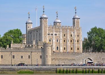 Spend your time there with Possibility of viewing Changing guards. Not to be missed, to see the wealth of British Empire in London Tower.