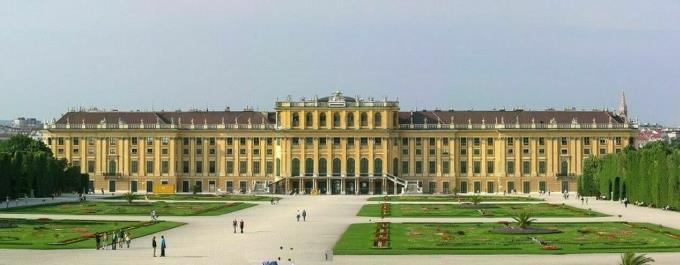 For centuries Vienna has been one of the great capitals of the world - glittering, elegant and romantic. Great composers lived here, and their music is still hauntingly alive today.