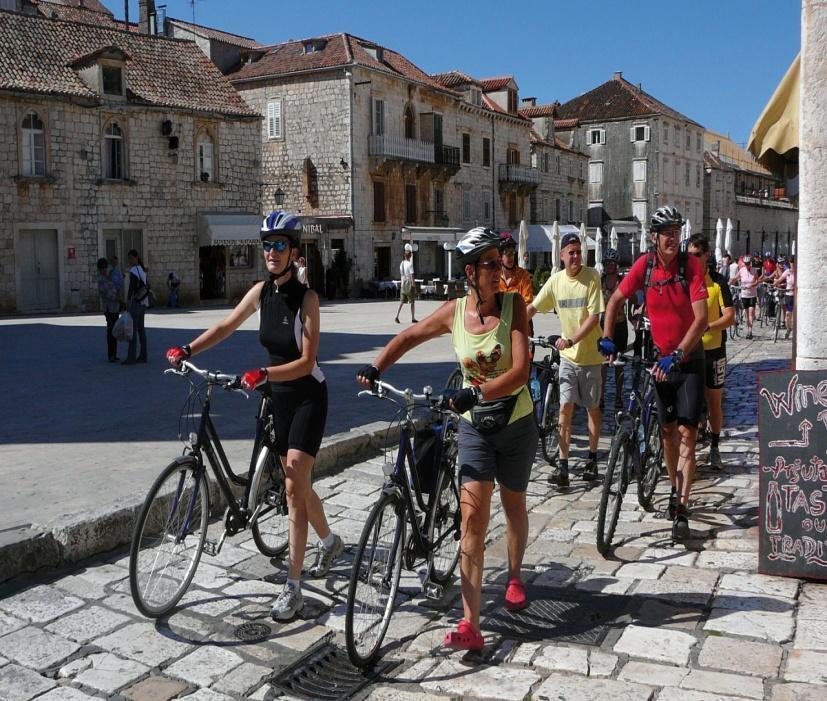 Korcula Hvar Old town ITINERARY Day 1: (Sunday) Dubrovnik Check-in on board starts between 2.00 and 2.30 pm at Gruž, the town port. At around 4.