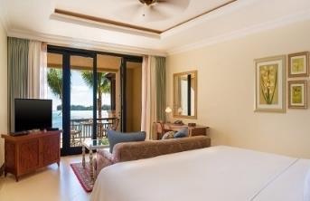BEACH FRONT ROOM Direct beach access Capacity: 2 adults + 1 child «With the Beachfront Room facing the ocean, you can discover more of energizing sounds of soothing waves of the Indian Ocean, just