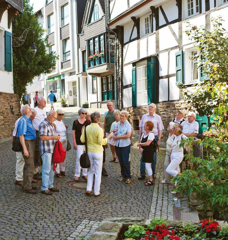 Whether on foot, by bus, bicycle or on a Sightjogging tour, we'll familiarize you with the city and its history, before, during and since the crucial shaping of our Ruhrcity by the Industrial