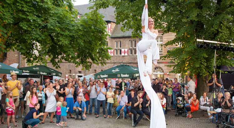 There is a lot going on here! Visit our city for one of our many city festivals on the Ruhr, or in the medieval ambience of Broich Castle!