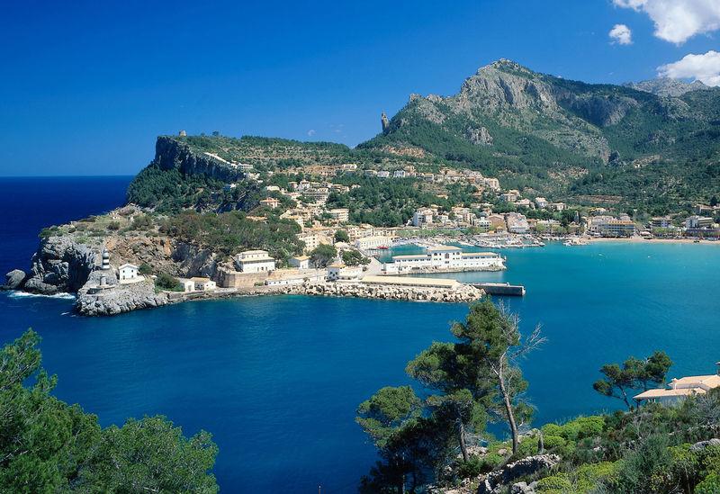 7 Day Private Cruise around Mallorca and the best of Menorca Mallorca is synonymous with world-renowned beaches and coves.