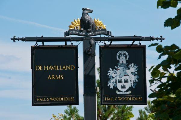 32 33 Photo from the internet, Hamish Fenton 2009 DE HAVILLAND ARMS, FLEET. The Coat of Arms is a spurious generic image. Image from the internet.