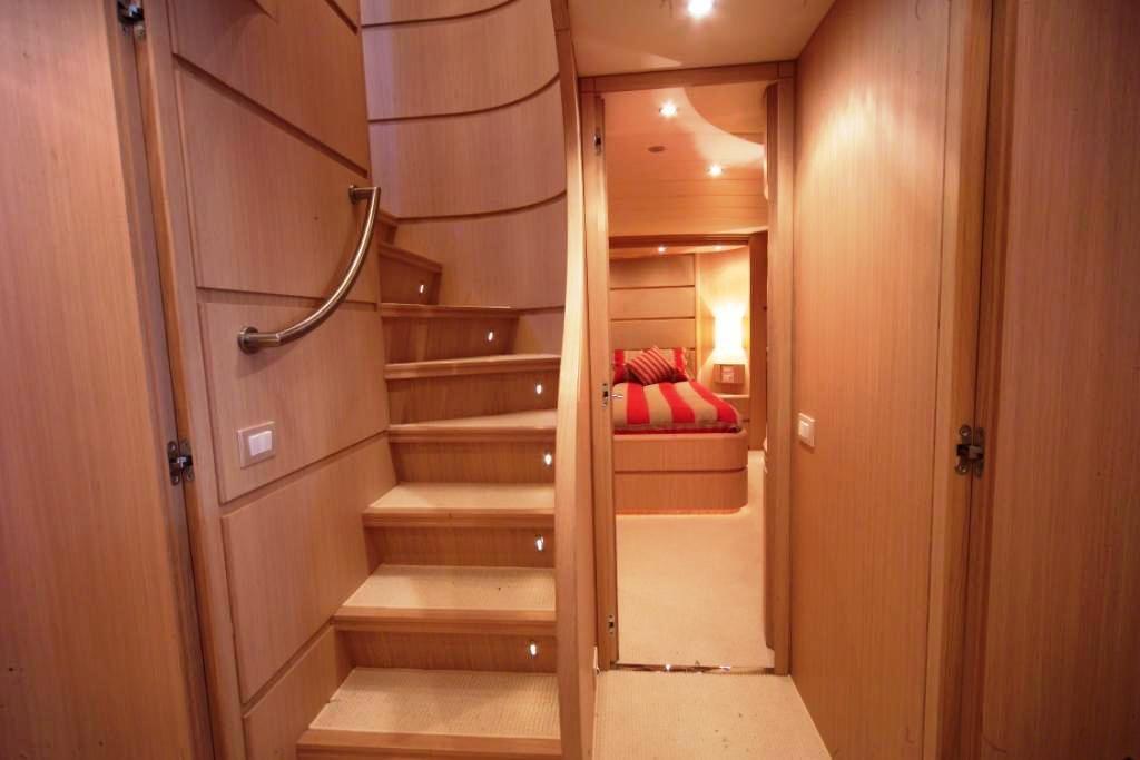 INTERIORS Thunder can accomodate 10 guests in 5 cabins all with en suite bathroom and air conditioned.