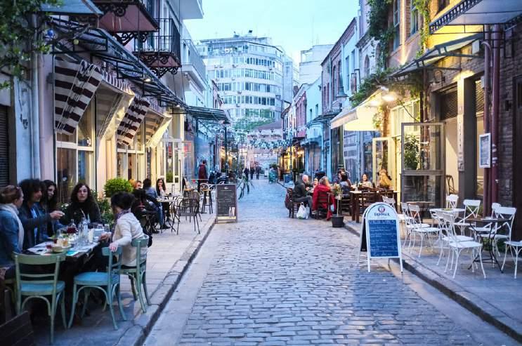 Food Greeks consider Thessaloniki a gourmet city - but bear in mind that this refers to the excellent local specialities and cheap-and-cheerful ouzo taverns rather than to haute cuisine or a range of