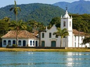 Day 5 PARATY SCHOONER CRUISE & LUNCH After breakfast at the hotel, stroll along the streets and the waterfront and absorb the scenic view of the sky meeting the water.