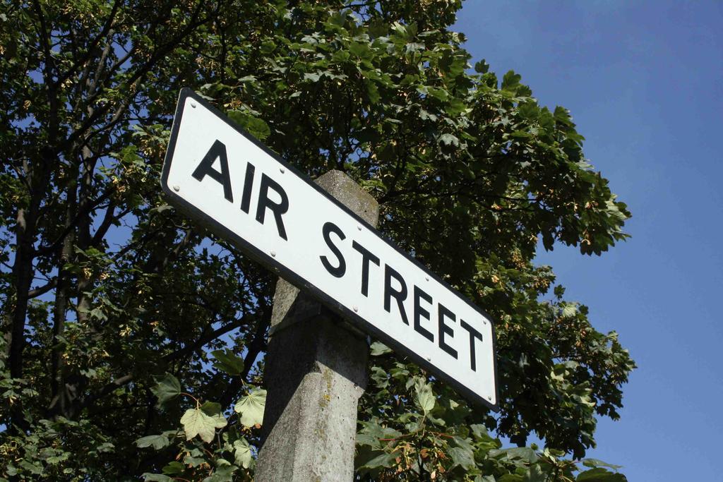 The nature of working with animal hides means that there are often noxious smells around this area, Air Street then appears to be very sarcastic, however it apparently garnered its