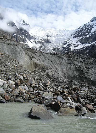 Figure 3.10: Temperature patterns at Gangotri Glacier site during the summer season 20 Temp 0800 Temp 1200 Temp 1700 15 10 5 0-5 -10-15 -20 01.10.08 07.10.08 13.10.08 19.10.08 25.10.08 31.10.08 06.11.