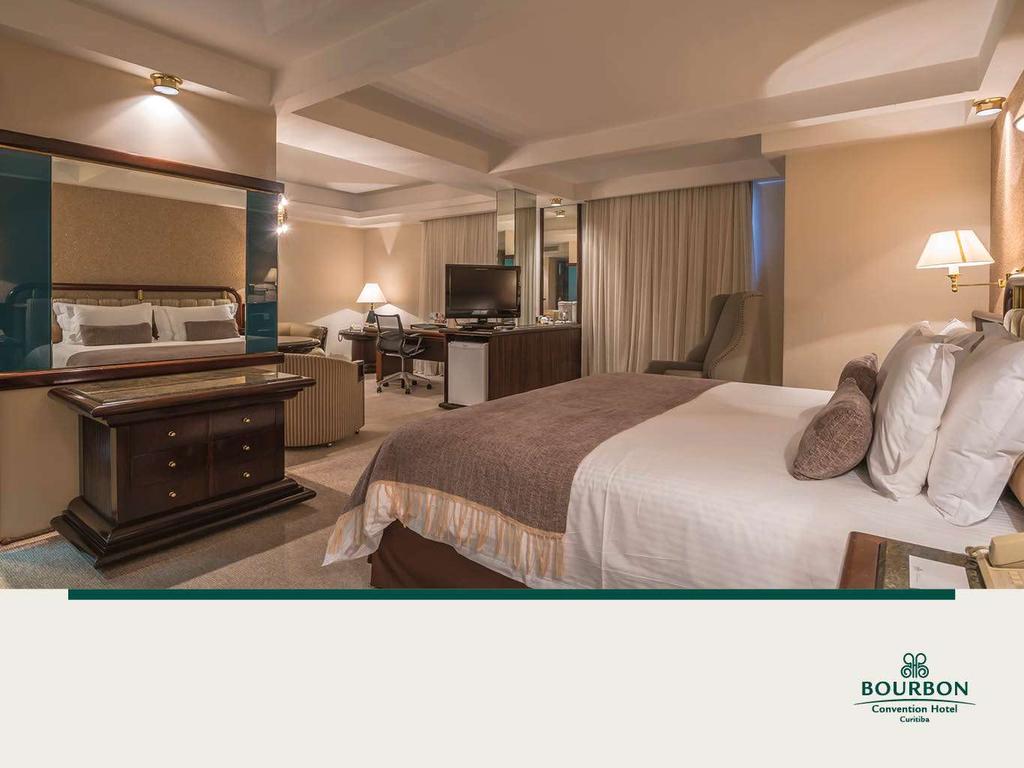 Suite Premier 18 suites, with 49m² with two queen size beds or one king size bed, and docking