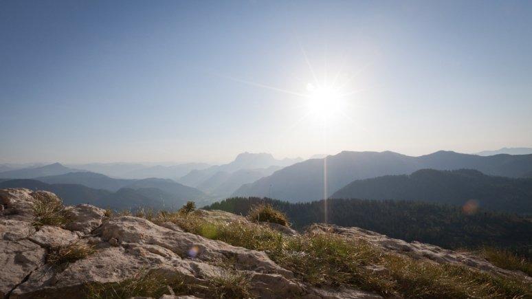 In the summer months there is a guided sunrise hike to the Steinplatte Waidring mountain in the Pillerseetal Valley every Monday.