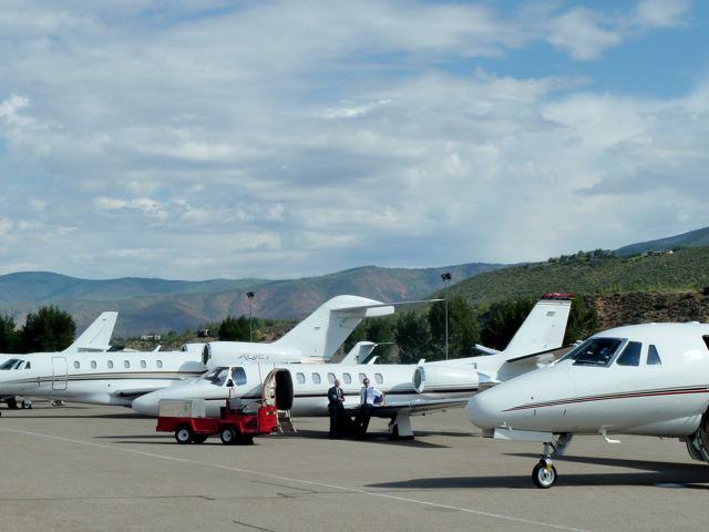 SPECIAL SERVICES AVAILABLE Spot Group team can provide special services for your flights, including: FLIGHT SUPPORT SERVICES: Landing and Overflying Permits Handling Services Fuel Supply Seats/Rows