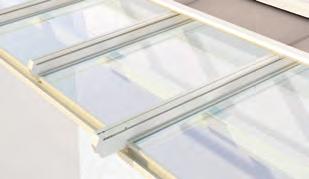 GLAZING The laminated safety glass with a thickness of 10 mm