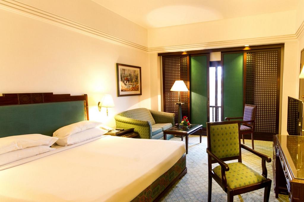 SOALTEE CROWN PLAZA Soaltee Crown Plaza is a five star hotel located in Tahachal, Kathmandu and is only 4km from the city centre and the temples and palaces of Durbar Square.