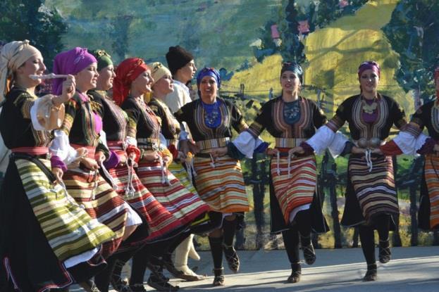 Southeastern Serbia Kolo formation (closed and semicircle) Solo formation (posame) Holding: cross-hands Repertoire Ritual dances (koledari, kraljice, lazarice)