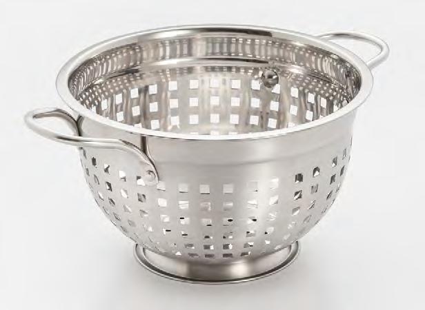 751 4PC MIXING BOWL AND COLANDER SET This mixing bowl and colander set is the perfect tool for any chef in the kitchen. Tackle cleaning and rinsing preparations with the two different sized colanders.