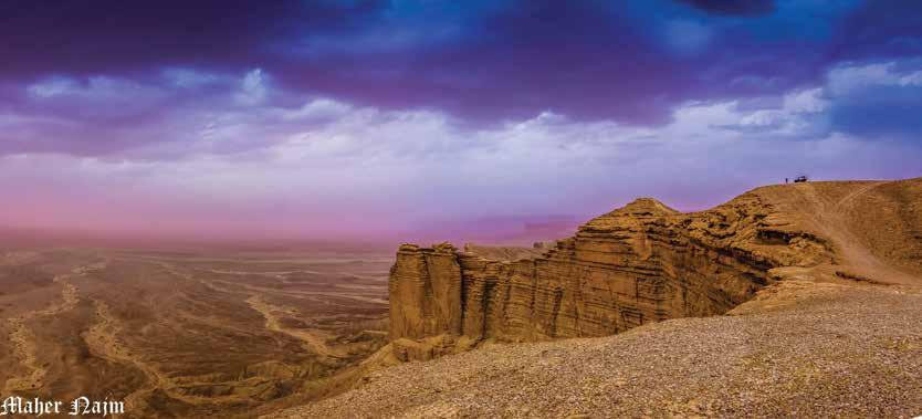 ONE DAY : EXCURSION TO THUMAMA DESERT & EDGE OF THE WORD Thumama Desert - Thumama Desert is approx. 60 Kms from Riyadh city toward King Khaled Airport.