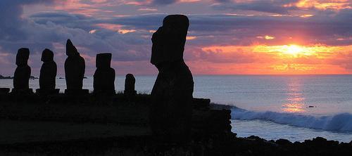 COMBINATION EASTER ISLAND Detailed Itinerary: Day 3 Santiago Easter Island Breakfast at hotel Transfer to Santiago Airport.