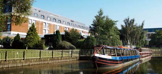 Holiday Inn Stratford-upon-Avon AA Bridgefoot, Stratford-upon-Avon, Warwickshire CV37 6YR Tel: 0870 2254