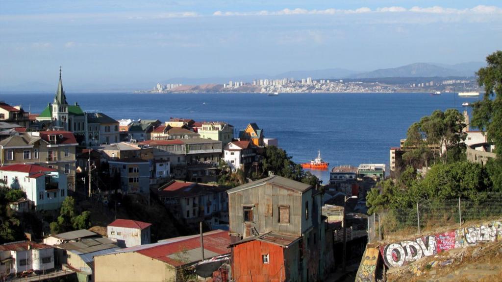 VALPARAÍSO S CULTURAL LANDSCAPE IT IS REFLECTED IN A DYNAMIC COSMOPOLITE ARTISTIC AND CREATIVE
