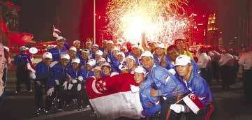 Lifting the Sembcorp Marine banner high at NDP 2015 Fireworks capping an explosive evening The Road to Padang From April till National Day on August 9, 2015, Sembcorp Marine