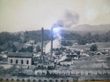 The Lee County section of the Virginia Coal Heritage Trail is 34 miles long primarily along Hwy 606, 421 and 58 through the communities of Keokee, Calvin, Robbin s