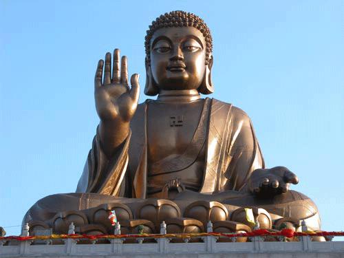 Будистичке статуе Буда из Лешана У царству династије Сунг настао је нови филозофски систем који се у западној литератури зове ''неоконфуцијанство'', а који покушава да на нов начин реши традиционални