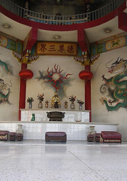 Поглед у унутрашњост даоистичког храма Даоизам је самобитна кинеска религија која је изразила изузетно важне представе и вредности.